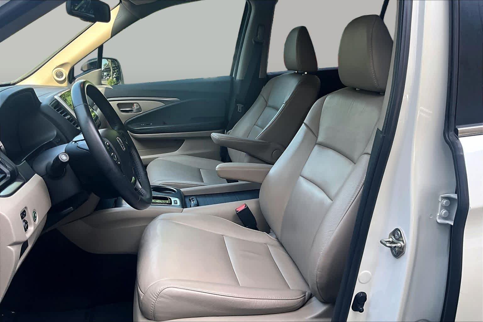 Used 2016 White Diamond Pearl Honda EX-L image 9