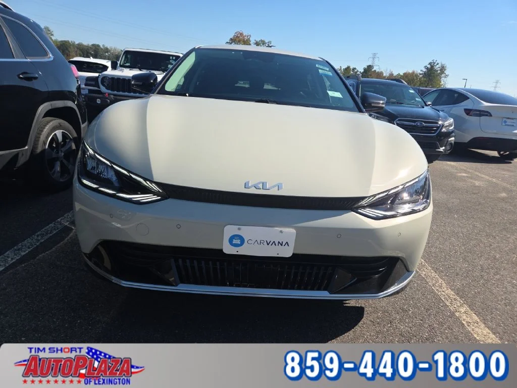 Used 2022 White Kia Wind image 4