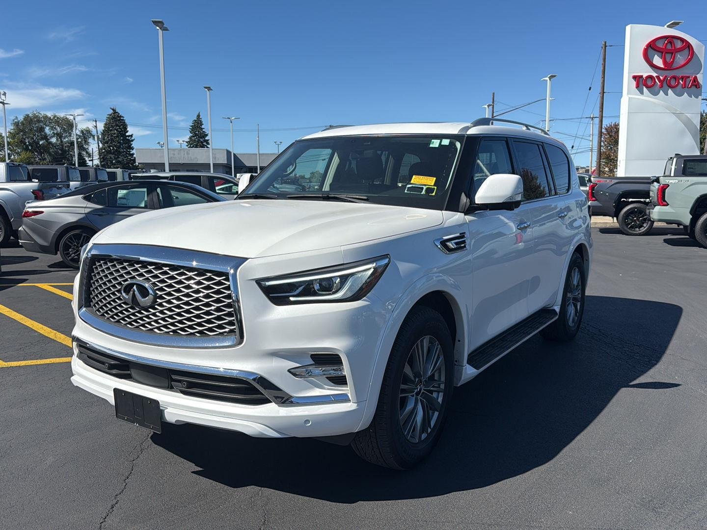 Used 2024 Moonstone White INFINITI LUXE image 7