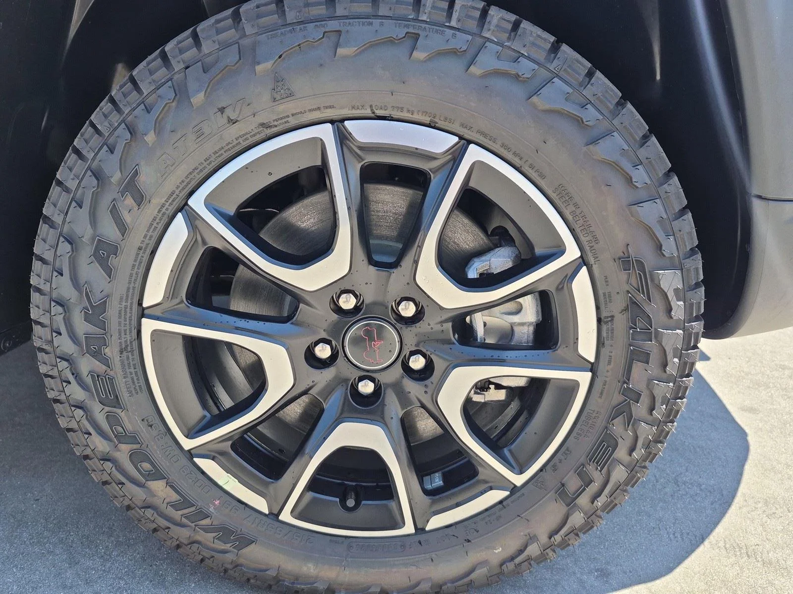 New 2026 Bright White Clear-Coat Exterior Paint Jeep Trailhawk image 12
