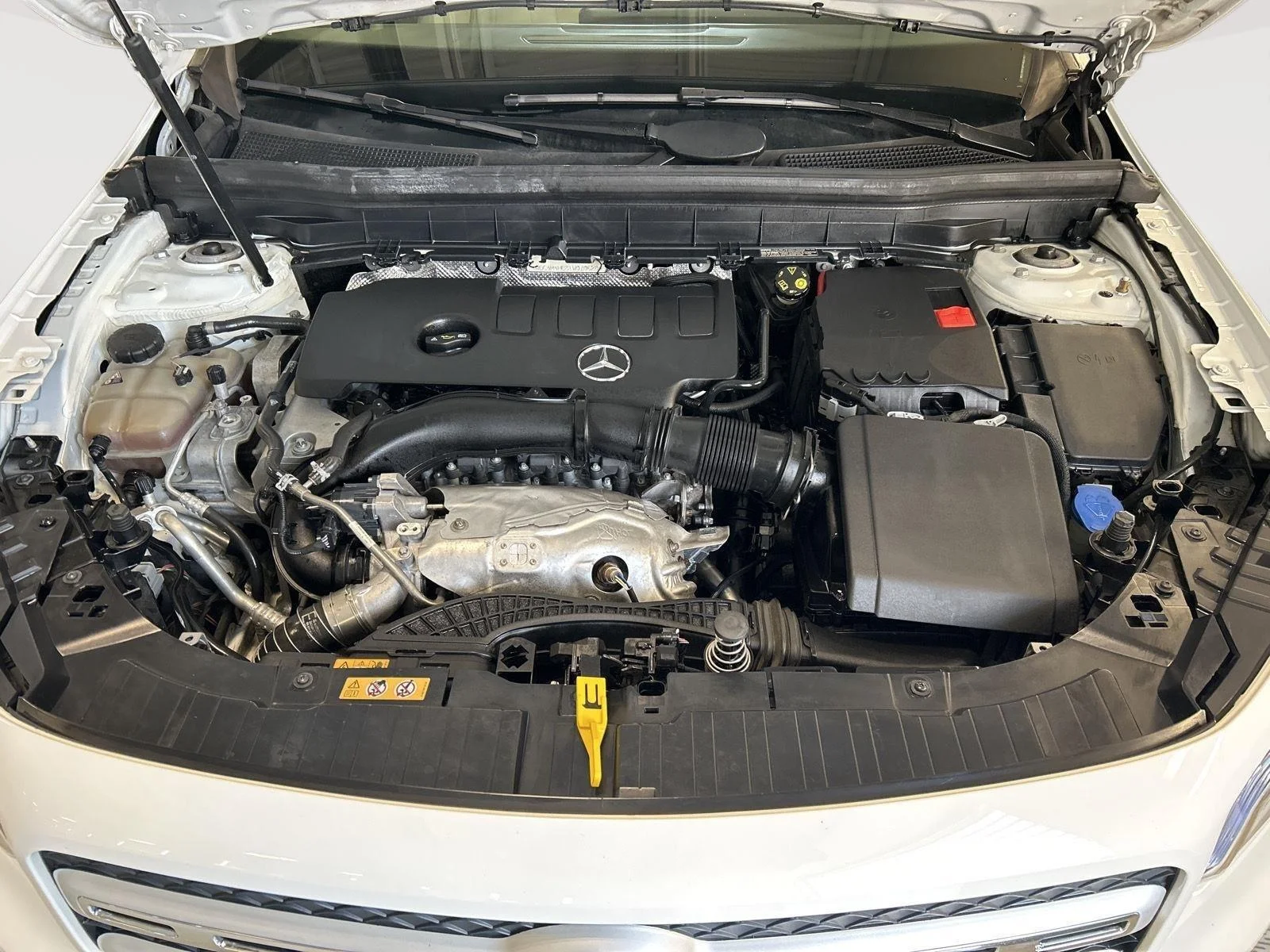 Used 2020 Polar White Mercedes-Benz GLB 250 image 30