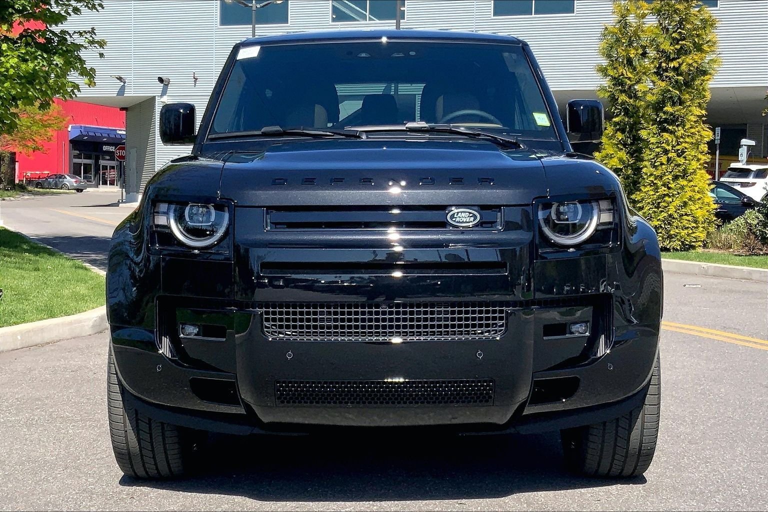 New 2026 Santorini Black Land Rover V8 image 3