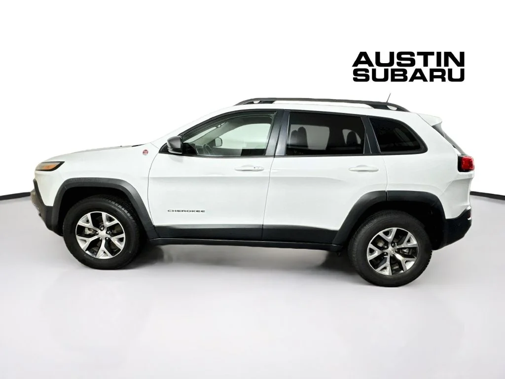 Used 2018 White Jeep Trailhawk image 4