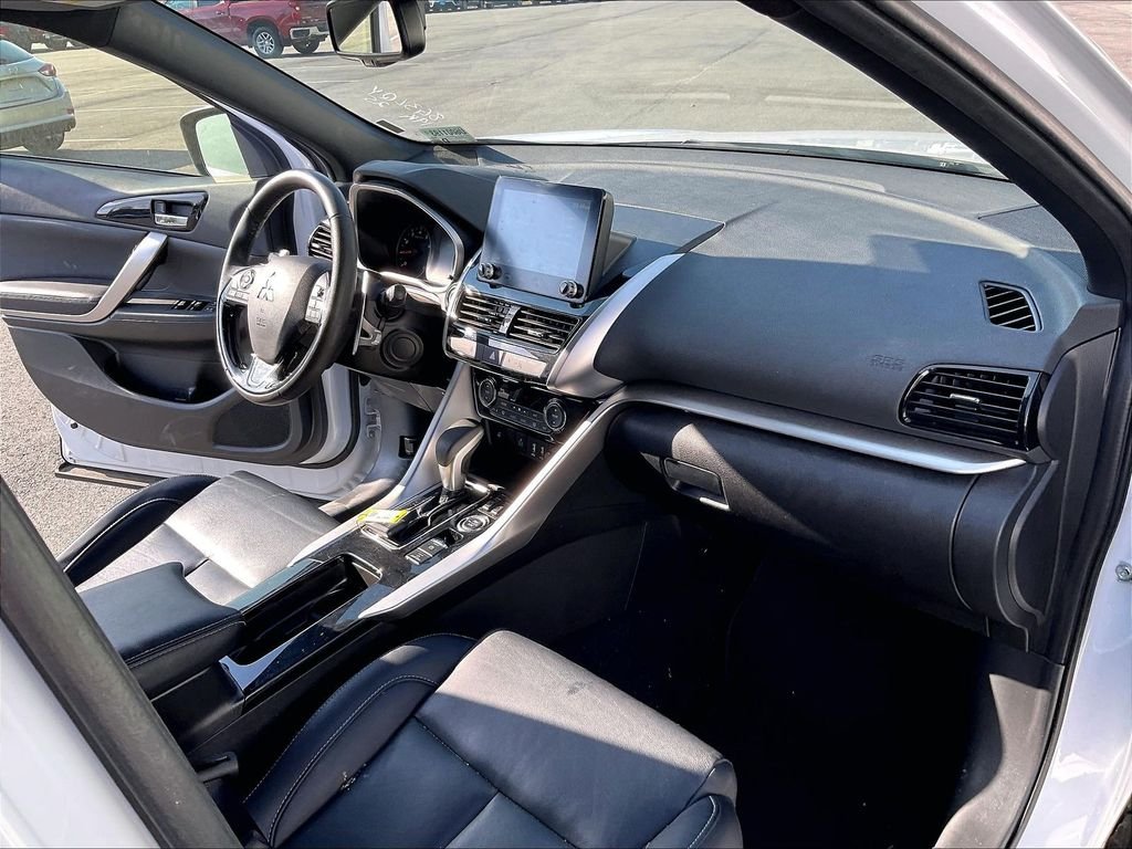 Used 2025 White Mitsubishi SE image 14