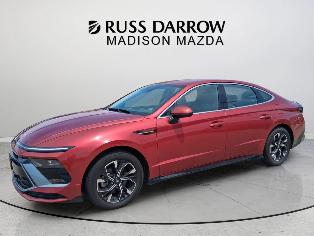 Used 2024 Red Hyundai SEL image 1