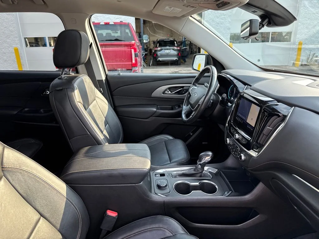 Used 2021 Mosaic Black Metallic Chevrolet RS image 36