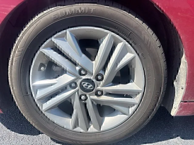 Used 2020 Red Hyundai SE image 12