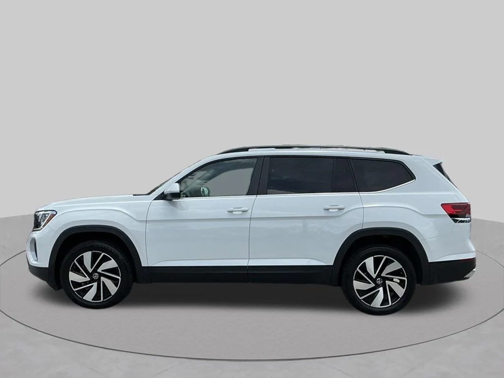Used 2024  Volkswagen 2.0T SE w/Technology image 3