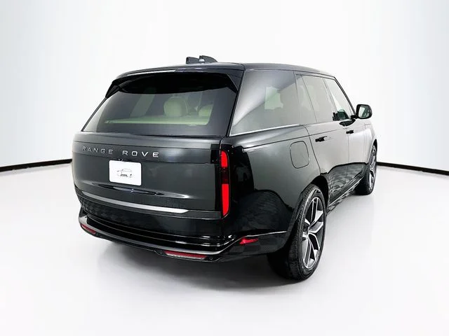 New 2026 Black Land Rover SE image 5