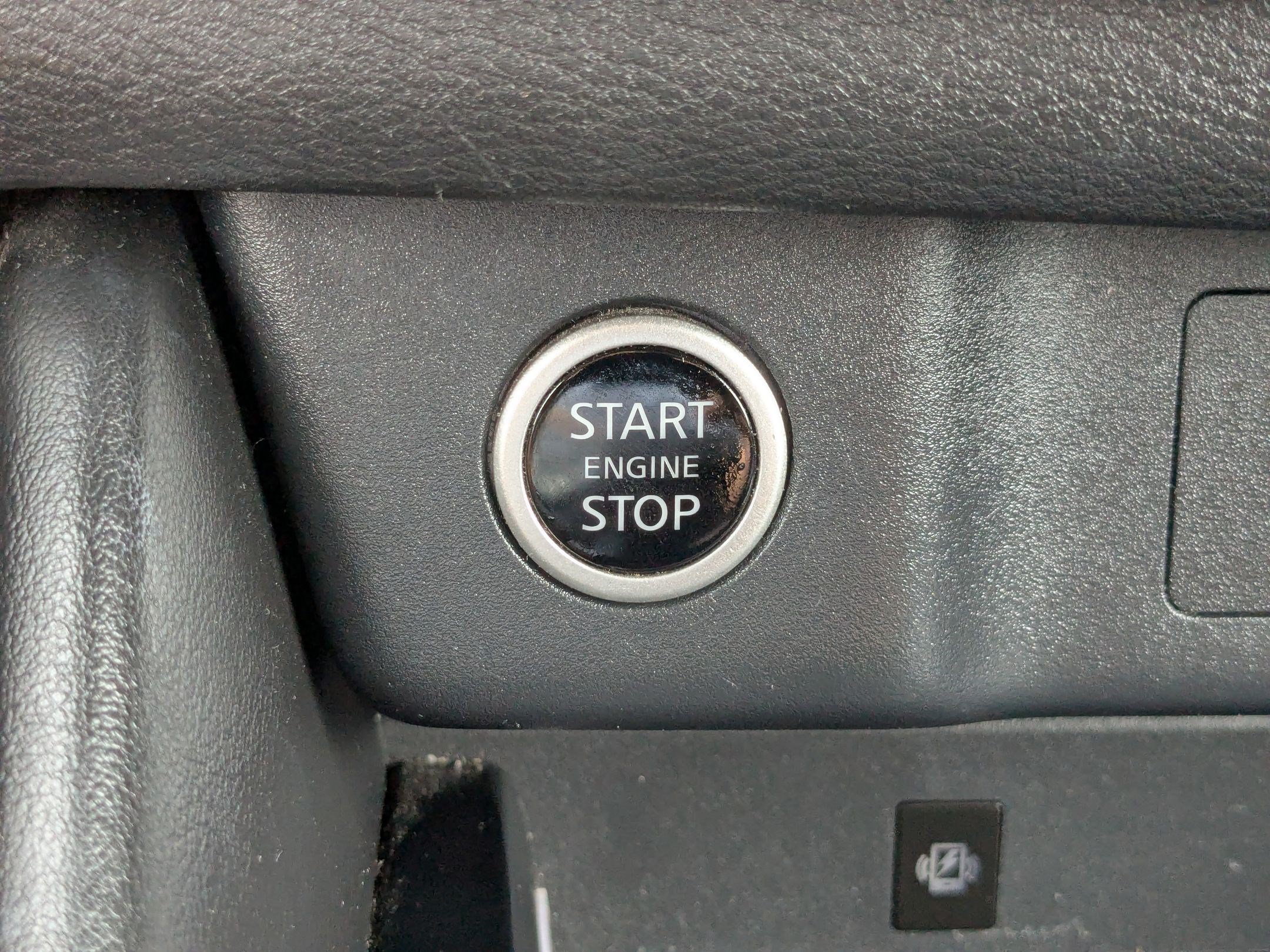 Used 2022 Boulder Gray Pearl Nissan Platinum image 22