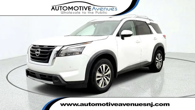 2025 Nissan Pathfinder SL 4WD