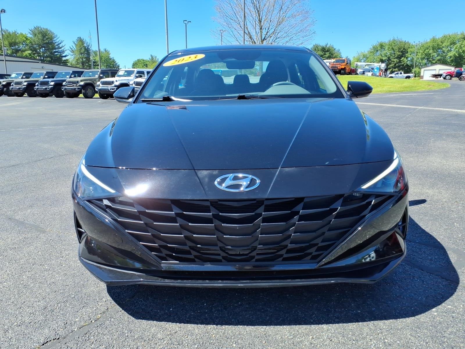 Used 2023 BLACK Hyundai SEL image 2