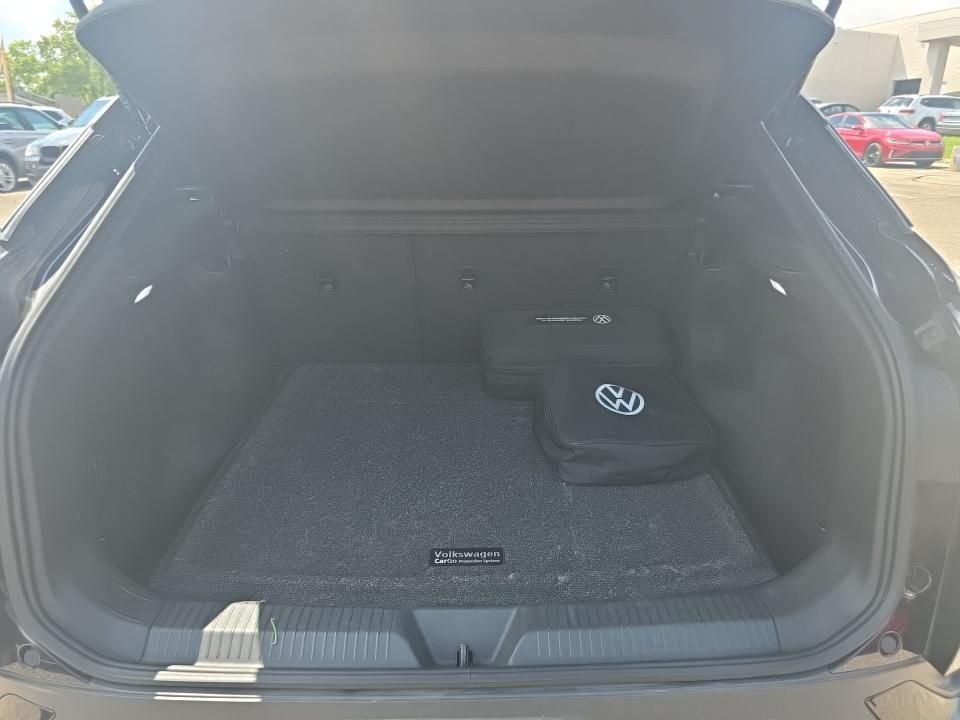 Used 2023 Deep Black Volkswagen Pro image 11