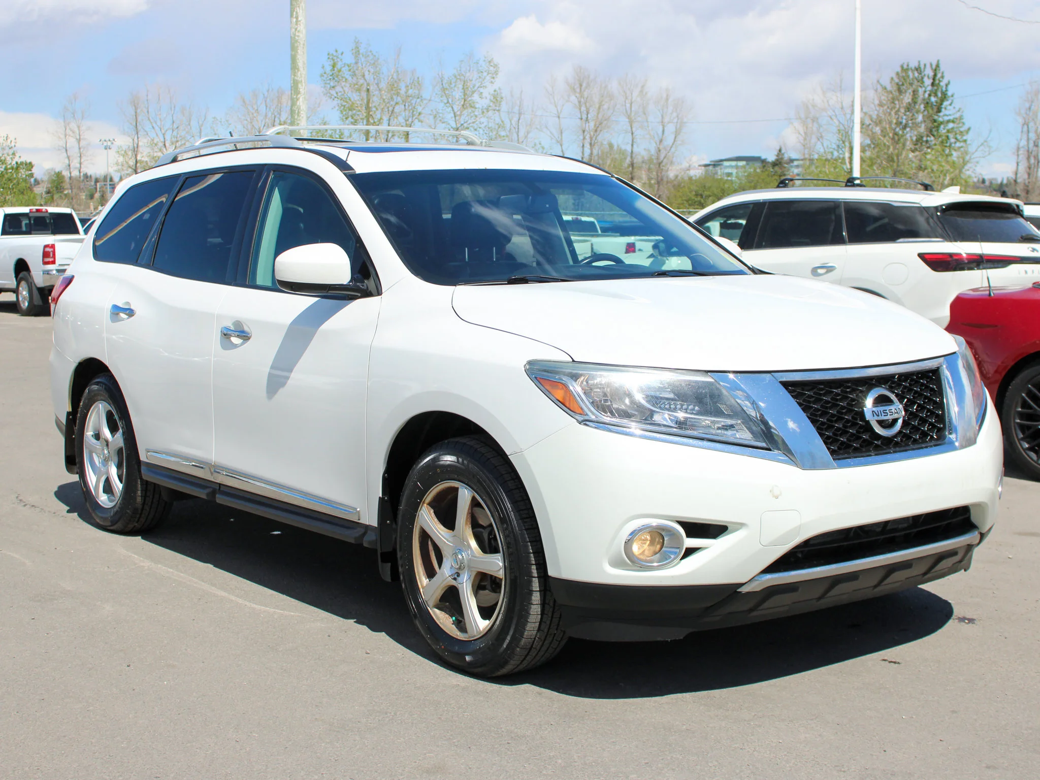 Used 2014 White Nissan Platinum * V6 | Heated/Cooled Seats | Rear DVD | Trailer Tow Package | BOSE | 360 Camera image 6