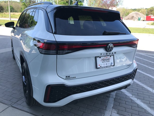 New 2026 Opal White w/Deep Black Roof Volkswagen SE R-Line Black image 6