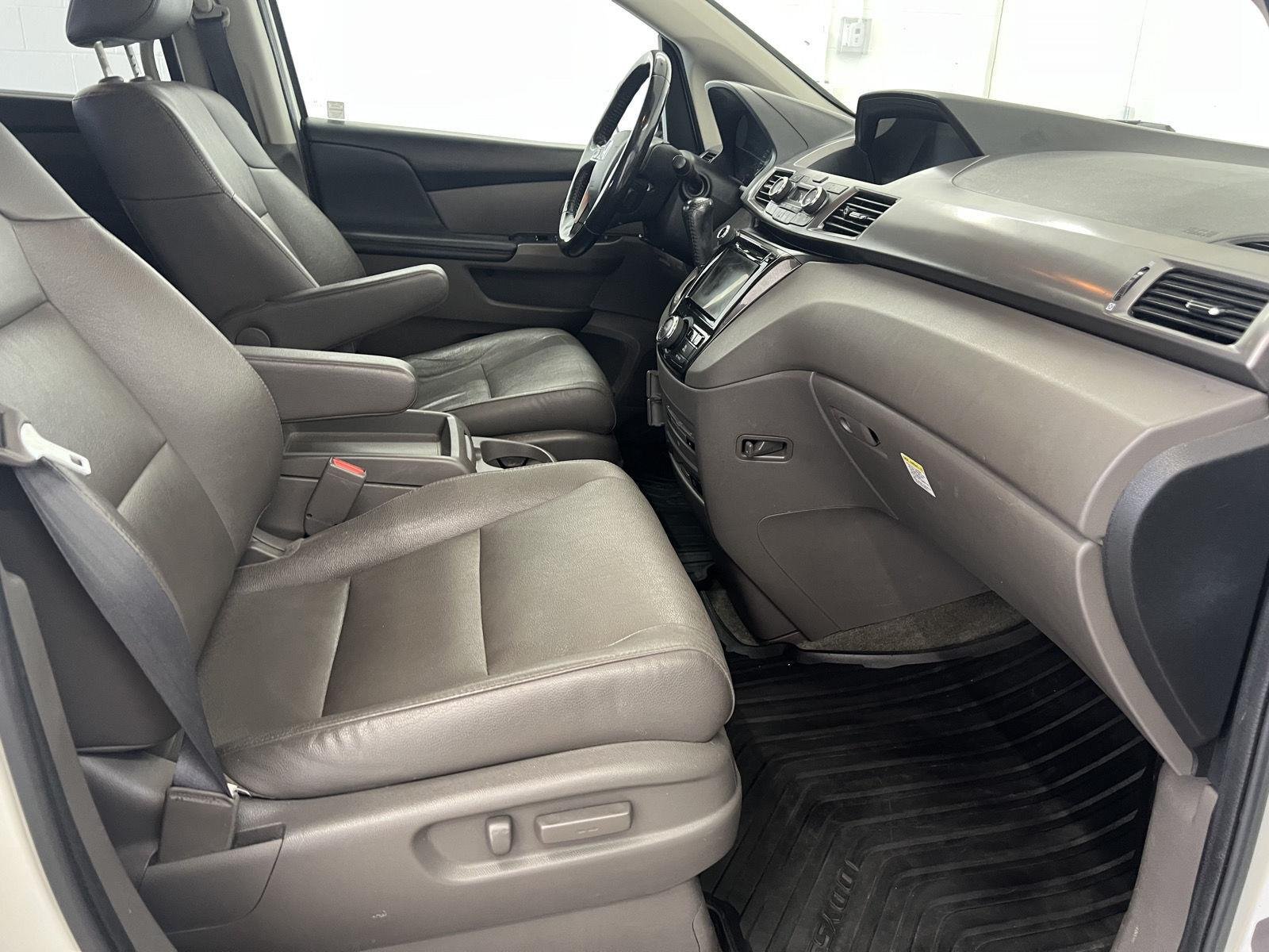 Used 2017 White Diamond Pearl Honda Touring image 26