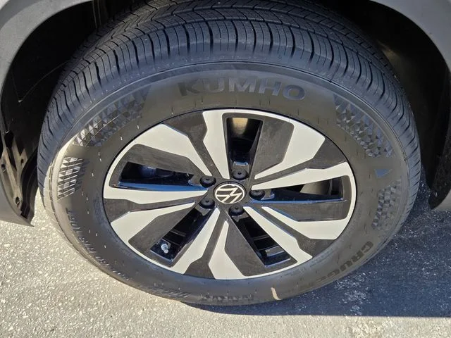 New 2026 Black Volkswagen 2.0T SE image 5