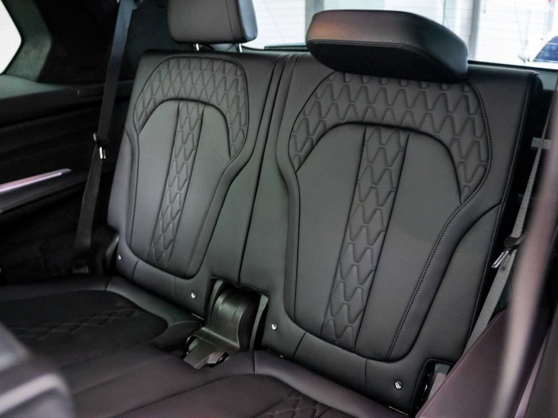 Used 2025 Gray BMW M60i image 19