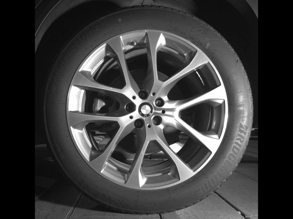 Used 2020 Arctic Gray Metallic BMW xDrive40i image 11