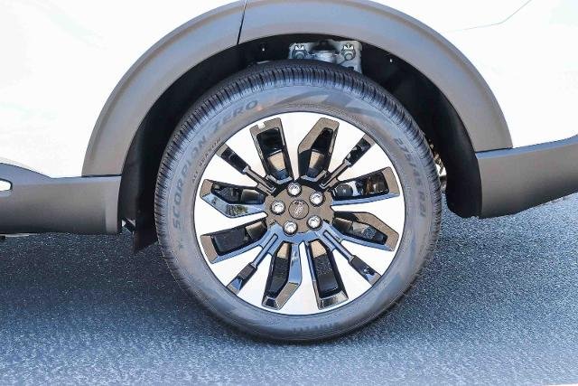 New 2026 Star White Metallic Tri-Coat Ford Platinum™ image 36