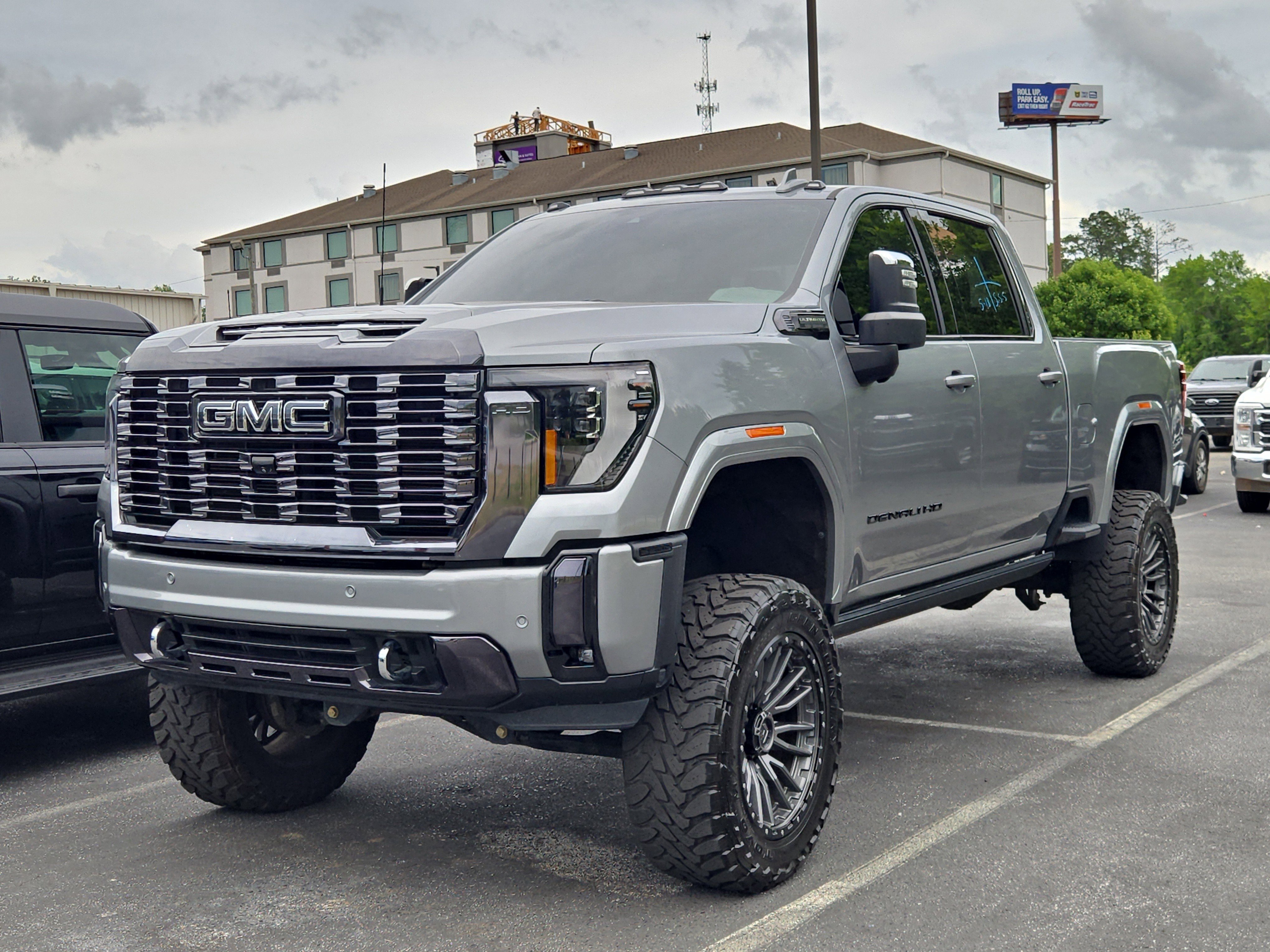 2024 GMC Sierra 4WD Crew Cab Long Box Denali Ultimate's photo