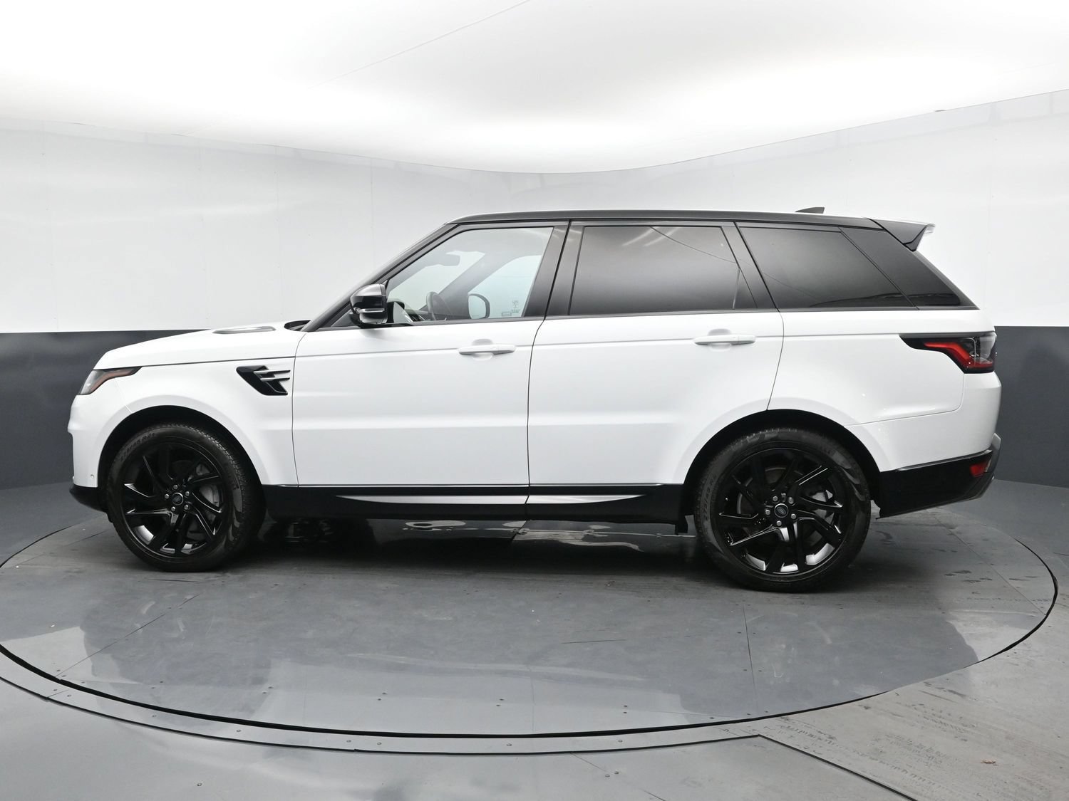 Used 2019 Fuji White Land Rover HSE image 5
