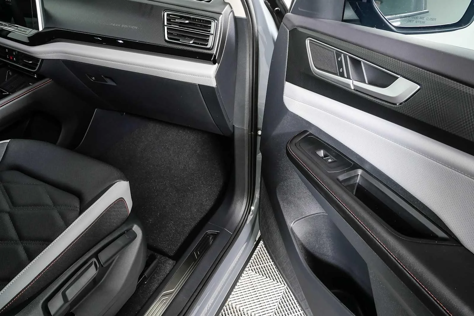 New 2026 Pure Gray Volkswagen 2.0T Peak Edition image 24