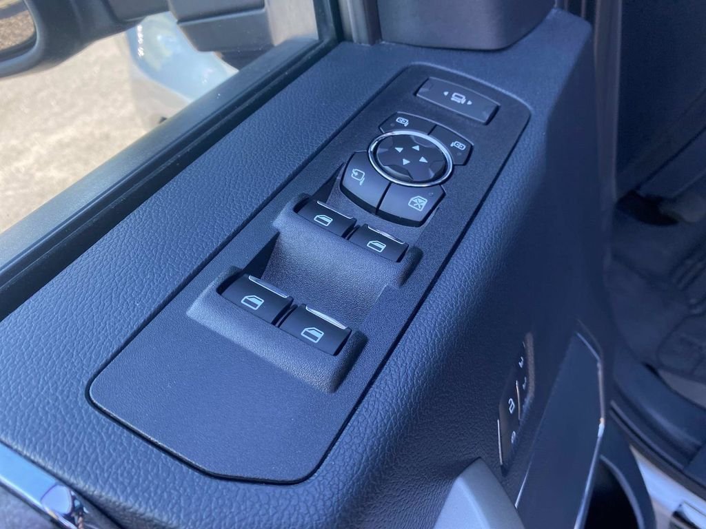 Certified Used 2022 Iconic Silver Metallic Ford Lariat image 18