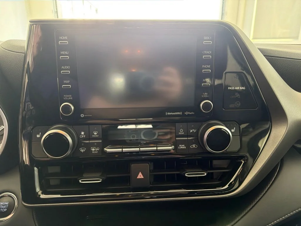 Used 2022 Moon Dust Toyota XLE image 17