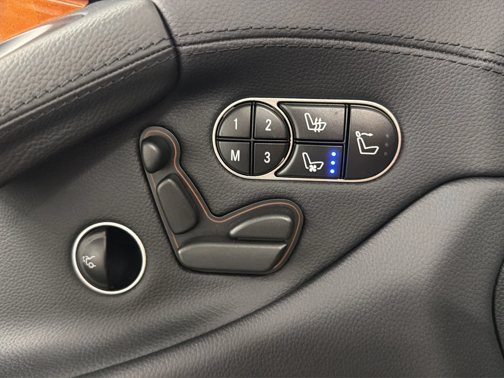 Used 2009 Silver Mercedes-Benz SL 550 image 21