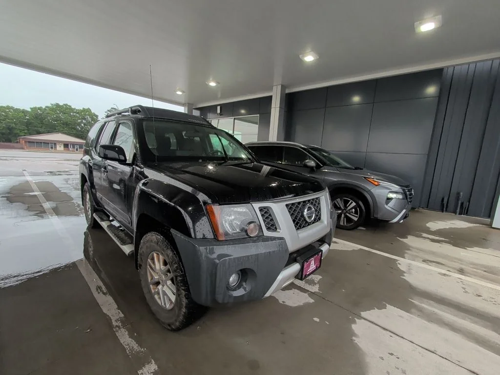 Used 2014 Black Nissan S image 3