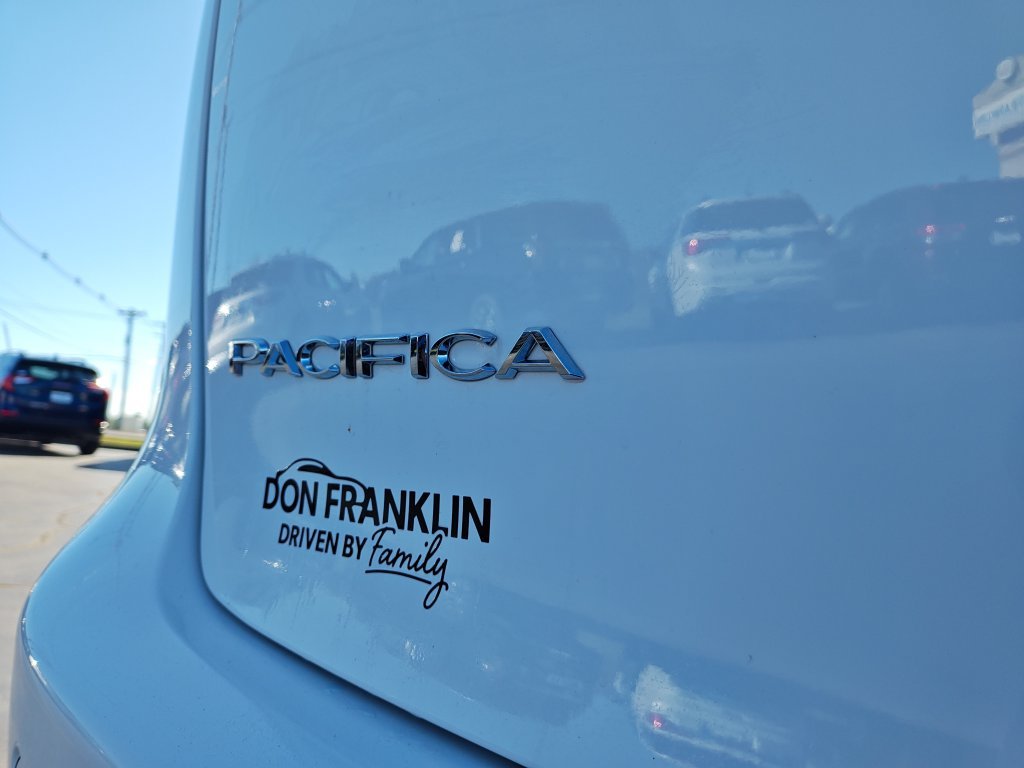 Used 2026 White Chrysler Limited image 29
