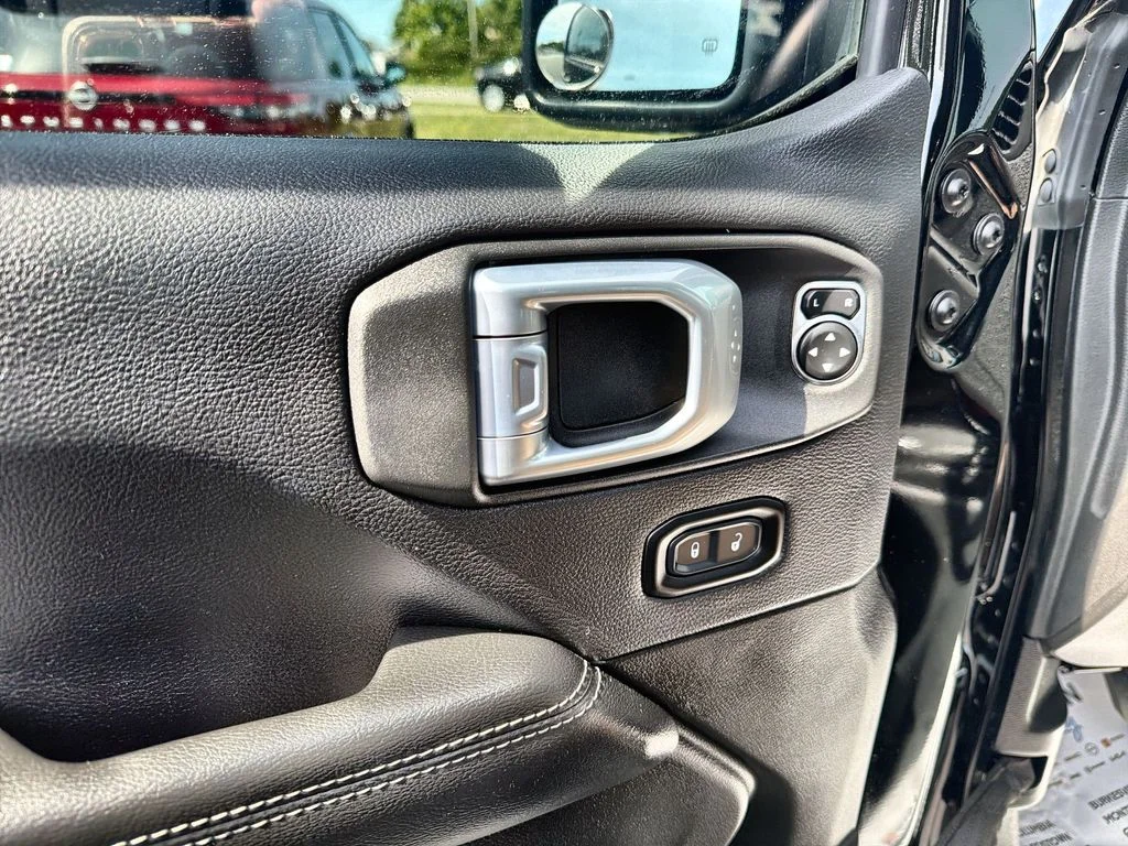 Used 2021 Black Jeep Unlimited Rubicon image 13