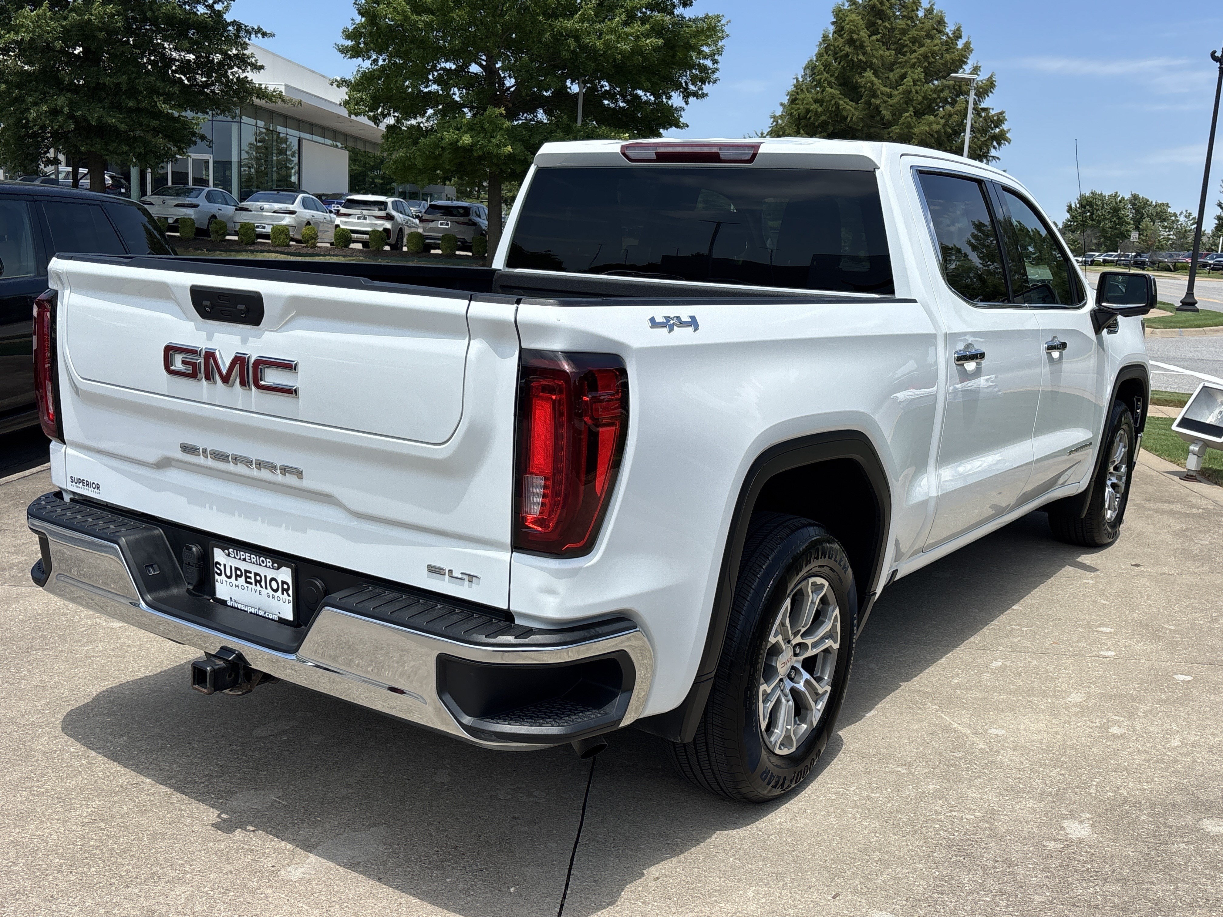 Used 2022 Summit White GMC SLT Crew Cab 4WD image 3
