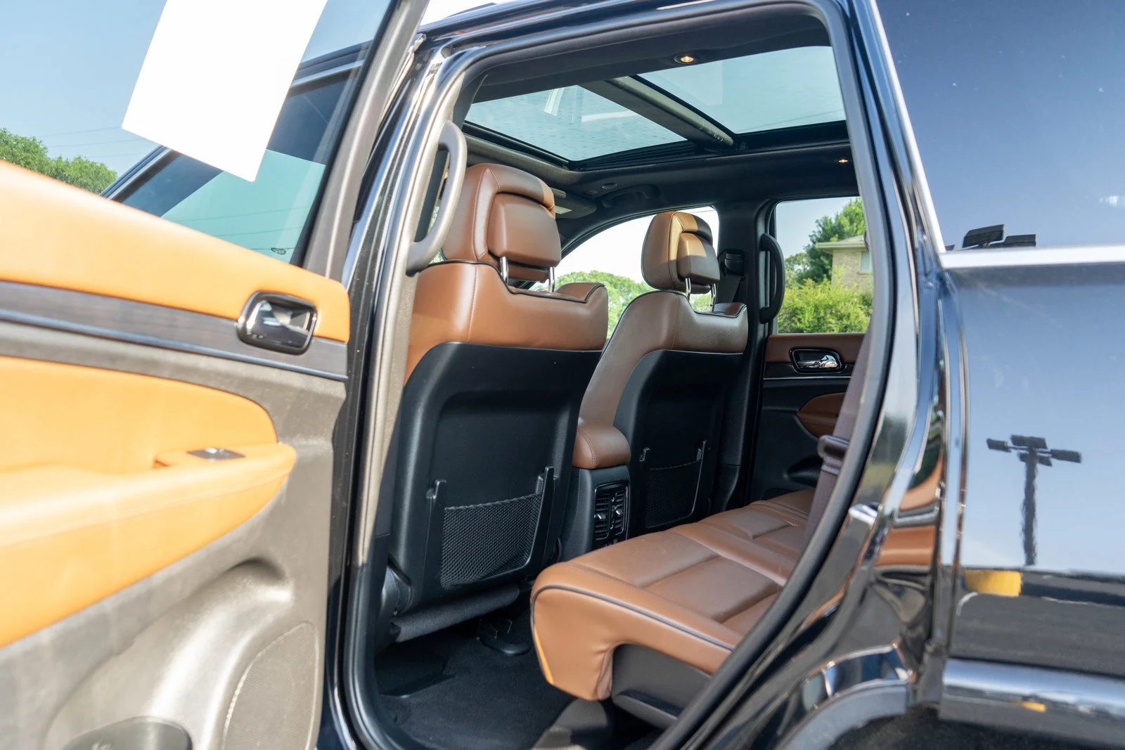 Used 2020 Diamond Black Crystal Pearlcoat Jeep Overland image 29