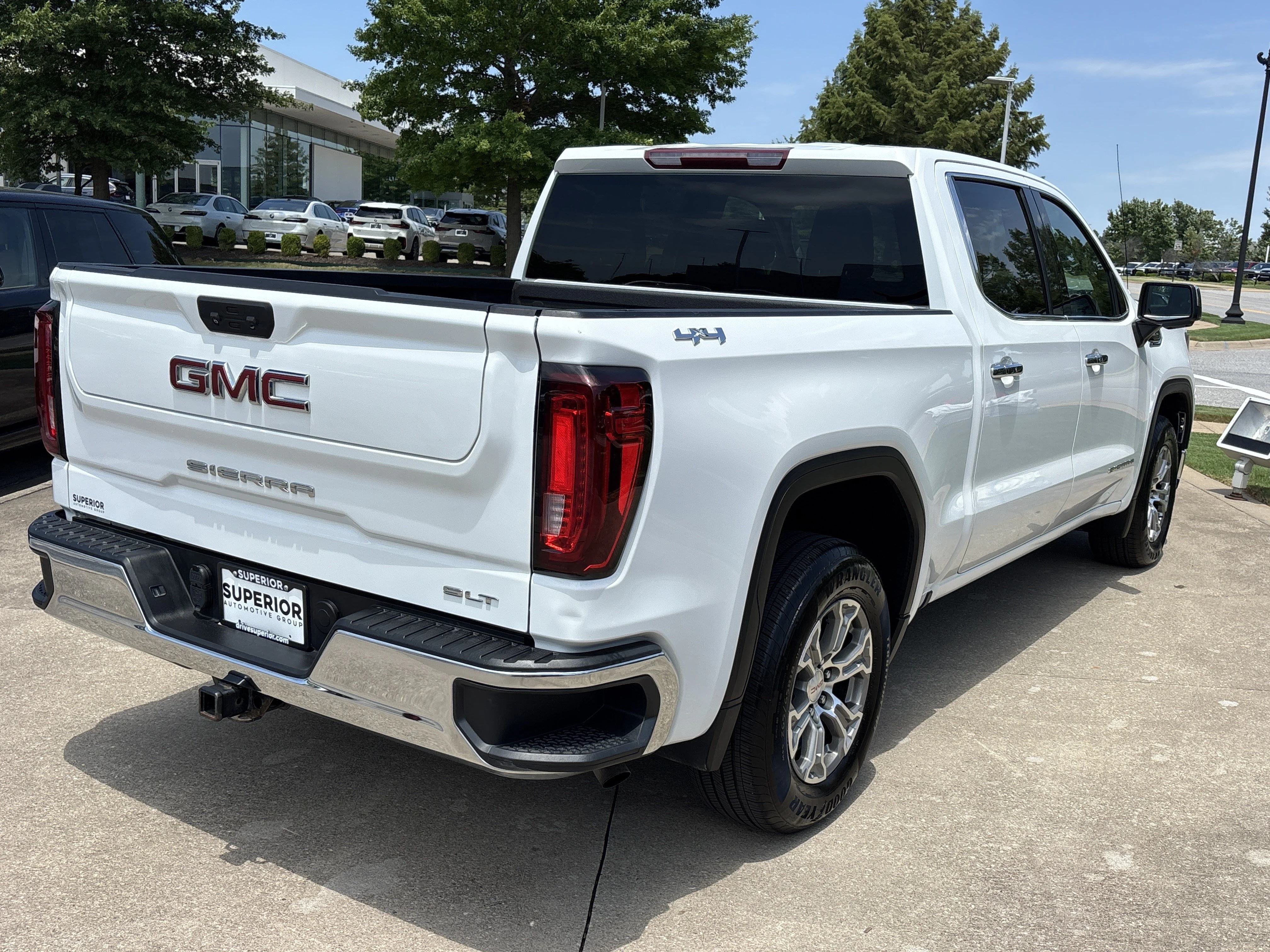Used 2022 Summit White GMC SLT Crew Cab 4WD image 3