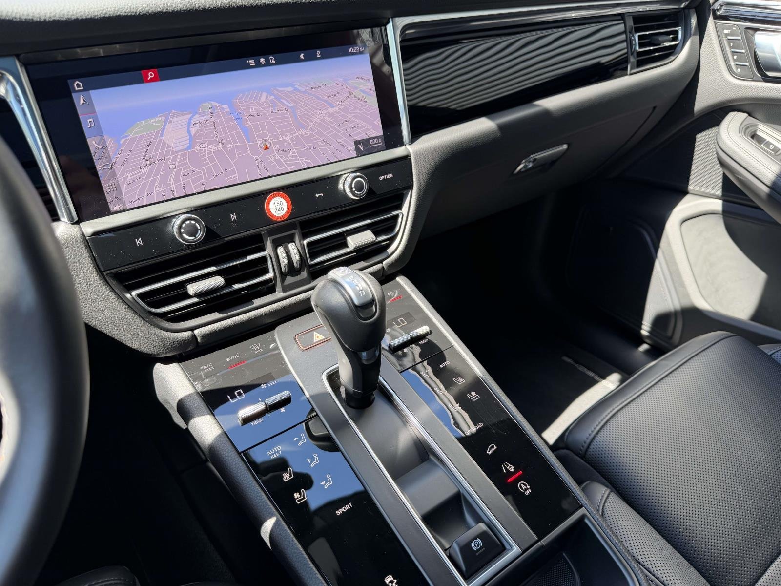 2026 Porsche Macan - Photo 21