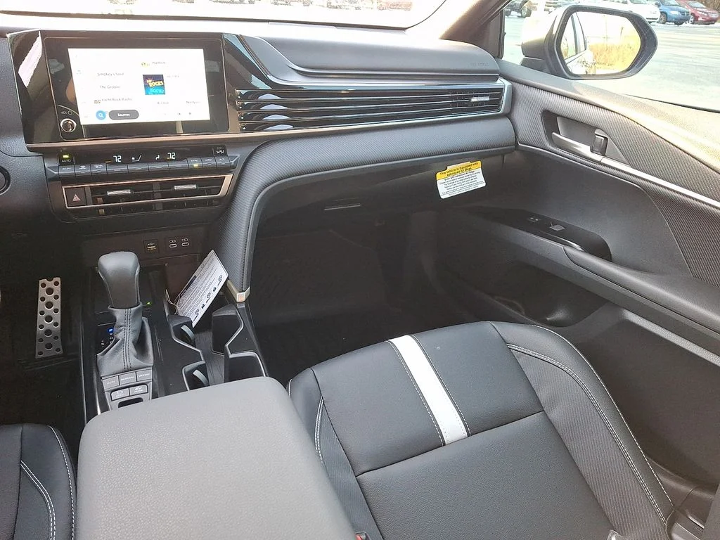 2026 Toyota Camry SE - Photo 12