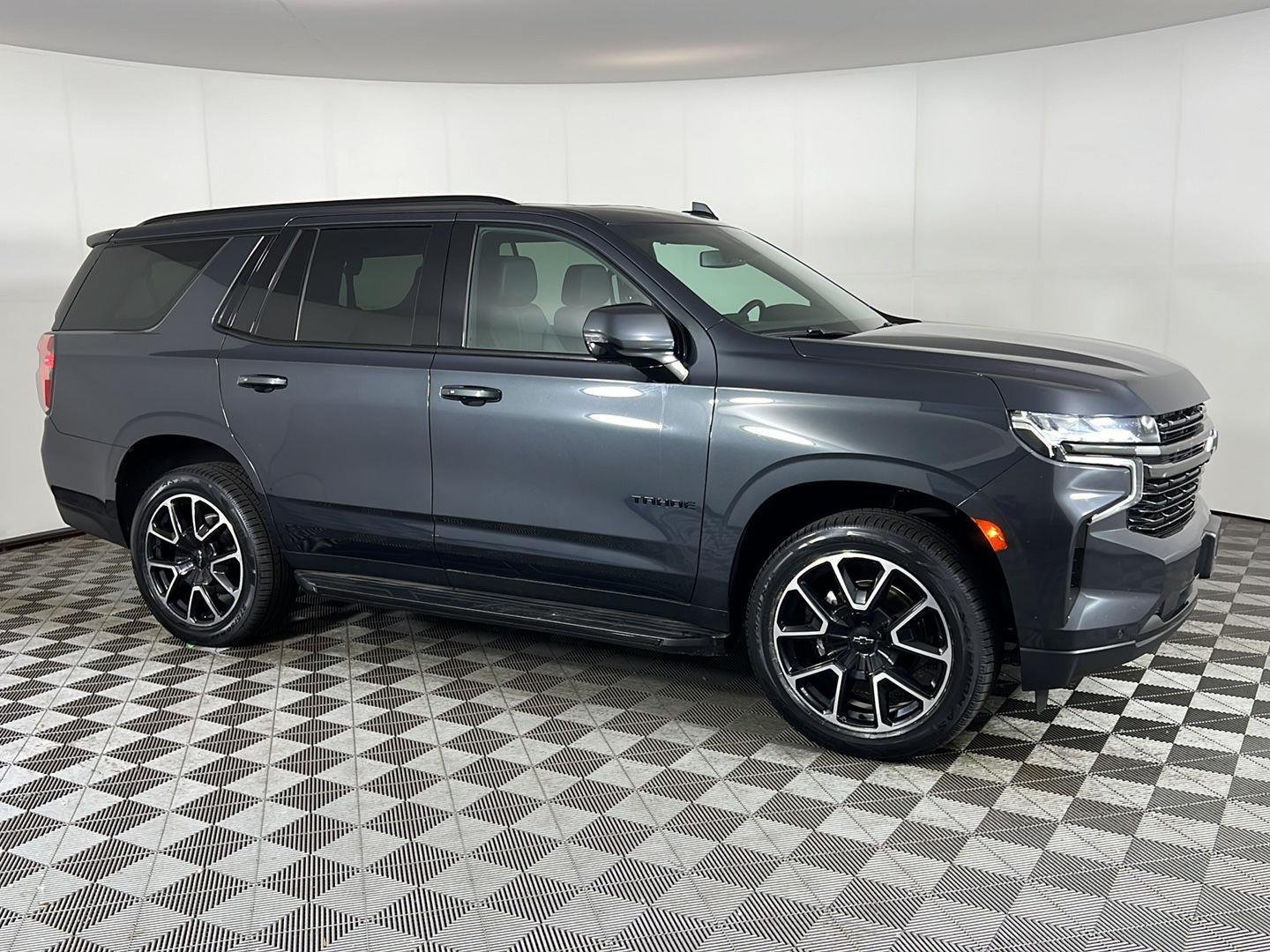 Used 2022 Evergreen Gray Metallic Chevrolet RST image 3