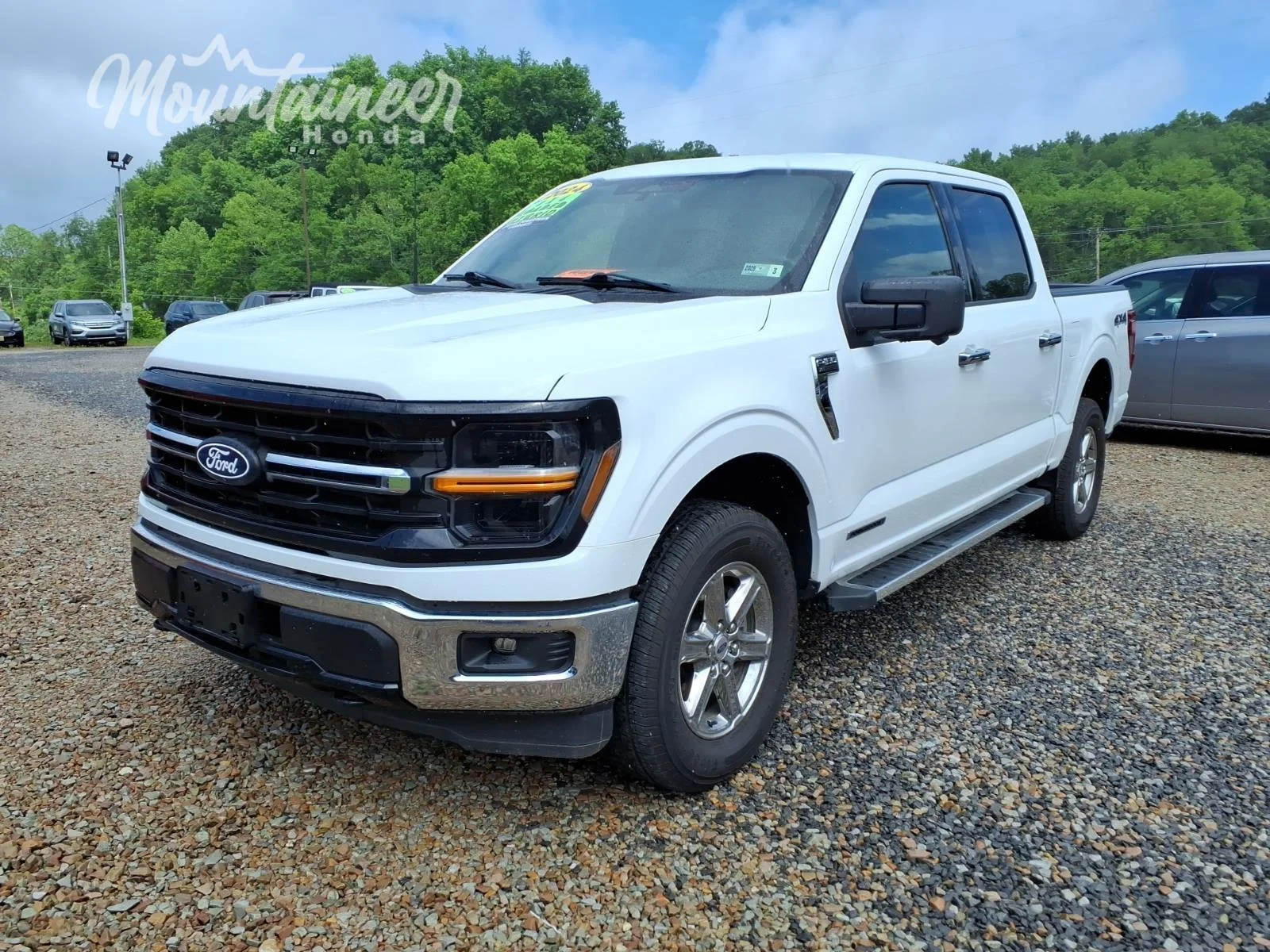 Used 2024 Oxford White Ford XLT image 3