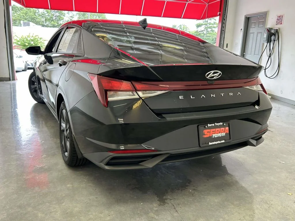 Used 2023 Black Hyundai SEL image 5