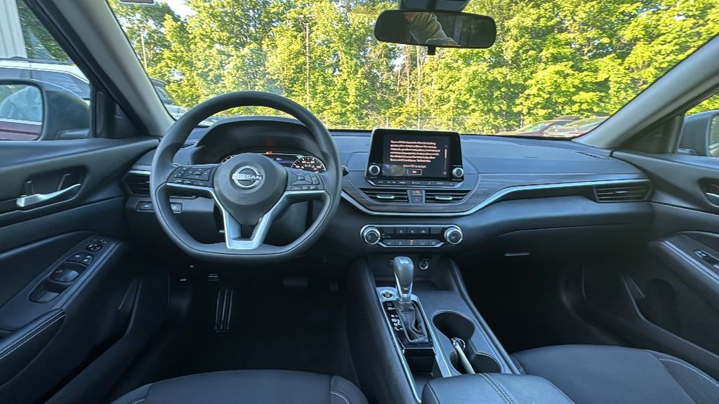 Used 2025 Garnet Pearl Nissan 2.5 SV image 8