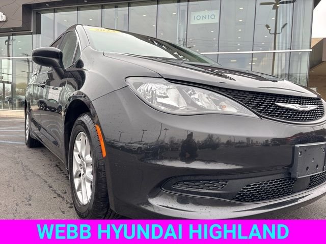 2023 Chrysler Voyager LX