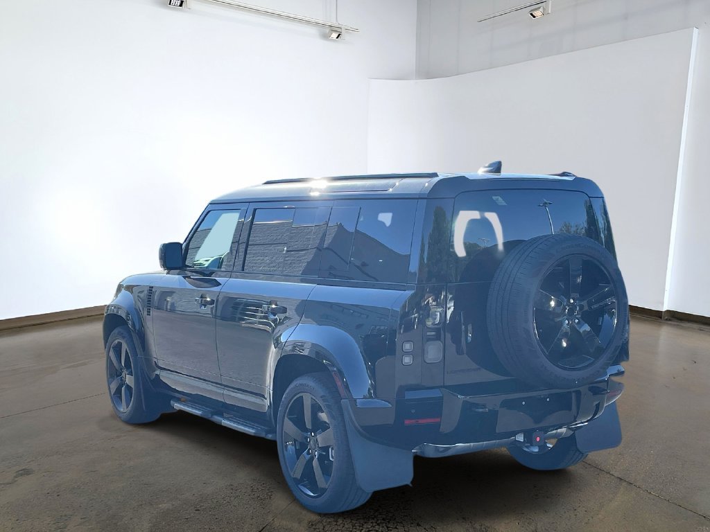 New 2026 Santorini Black Metallic Land Rover X-Dynamic SE image 5