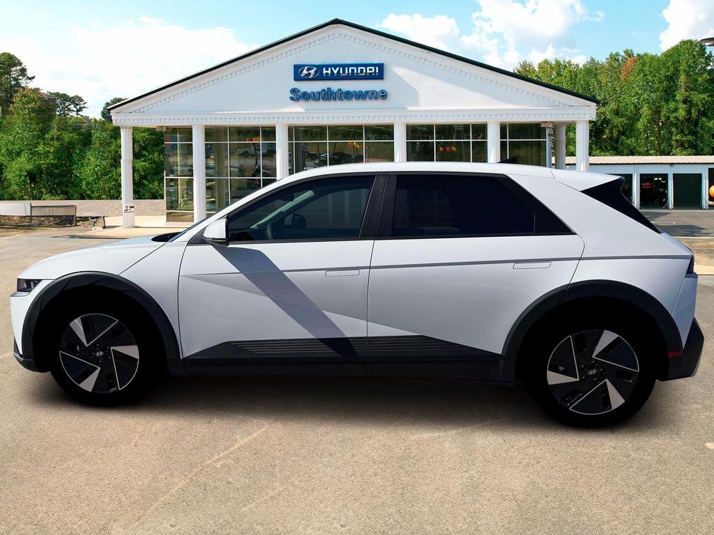 New 2026 White Hyundai SE image 3