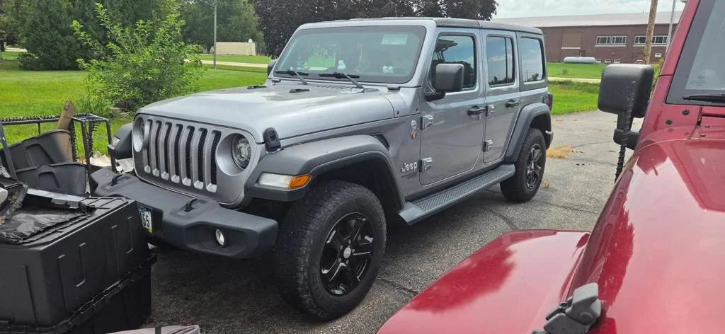 Used 2020 Silver Jeep Unlimited Sport S image 6