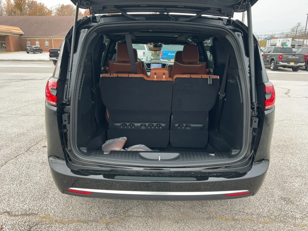 2026 Chrysler Pacifica Pinnacle - Photo 16