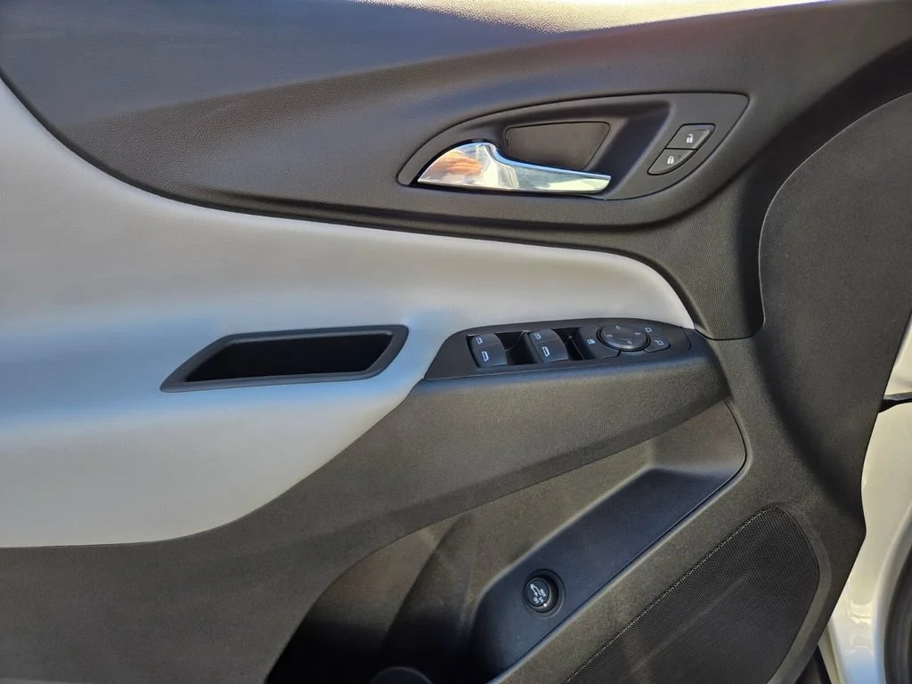 Used 2022 Silver Ice Metallic Chevrolet LT image 18