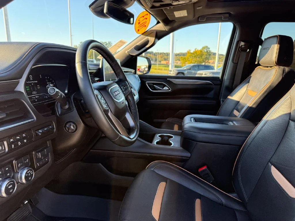 Used 2023 White GMC AT4 image 4