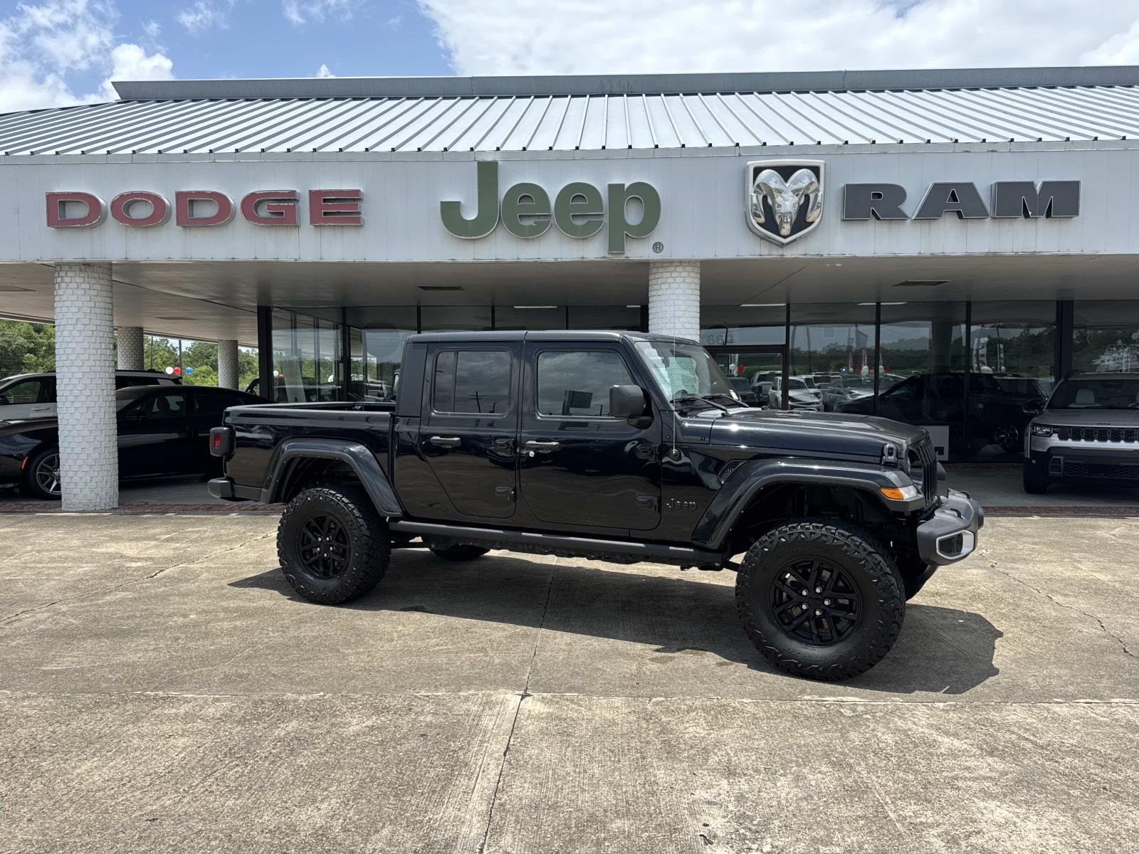 2022 Jeep Gladiator Sport S